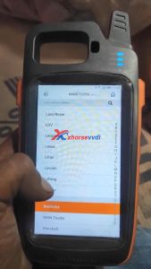 Xhorse VVDI Max with Dolphin XP005 to cut a Mahindra Bolero Key  02