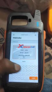 Xhorse VVDI Max with Dolphin XP005 to cut a Mahindra Bolero Key  03